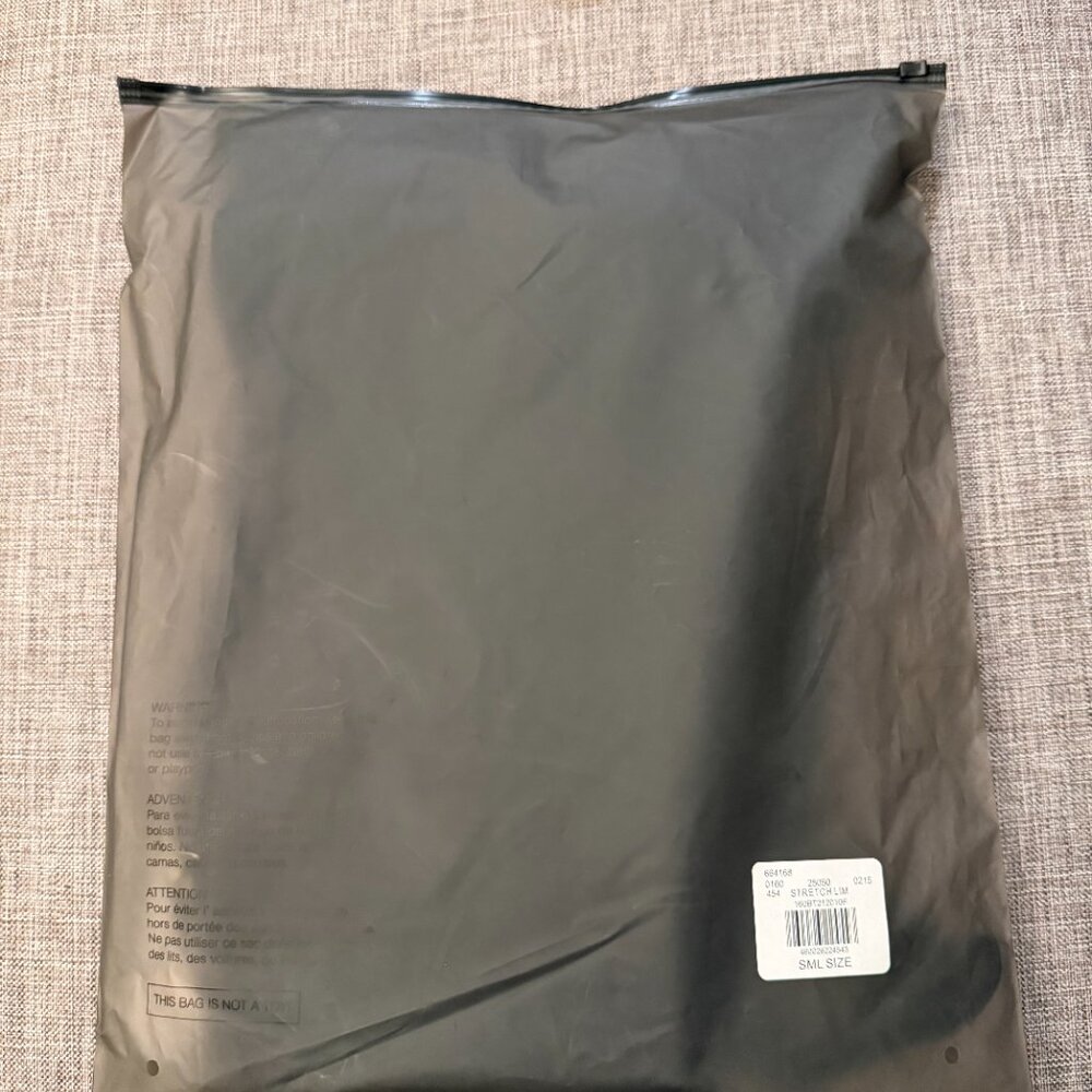 Combo Set Fear of God Essentials Black T-shirt & Shorts BNWT Authentic ✅ - Picture 9 of 10